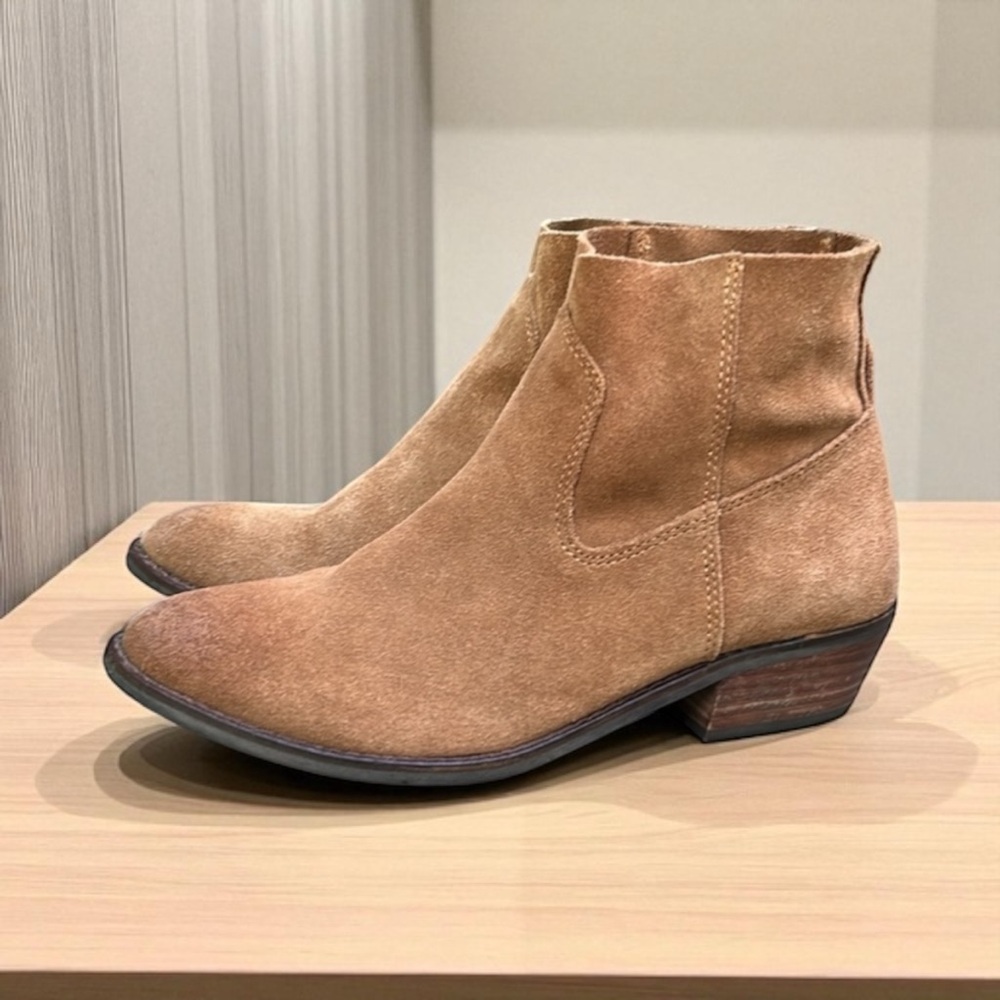 💥SALE💥DV by Dolce Vita Women's Leather Ankle Boot in Saddle Suede Size 8 - Picture 2 of 10